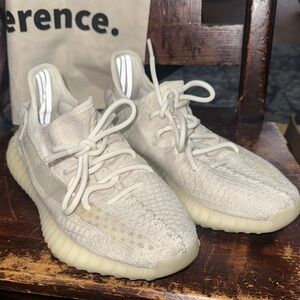 Yeezy Boost 350 V2 in Light Cream